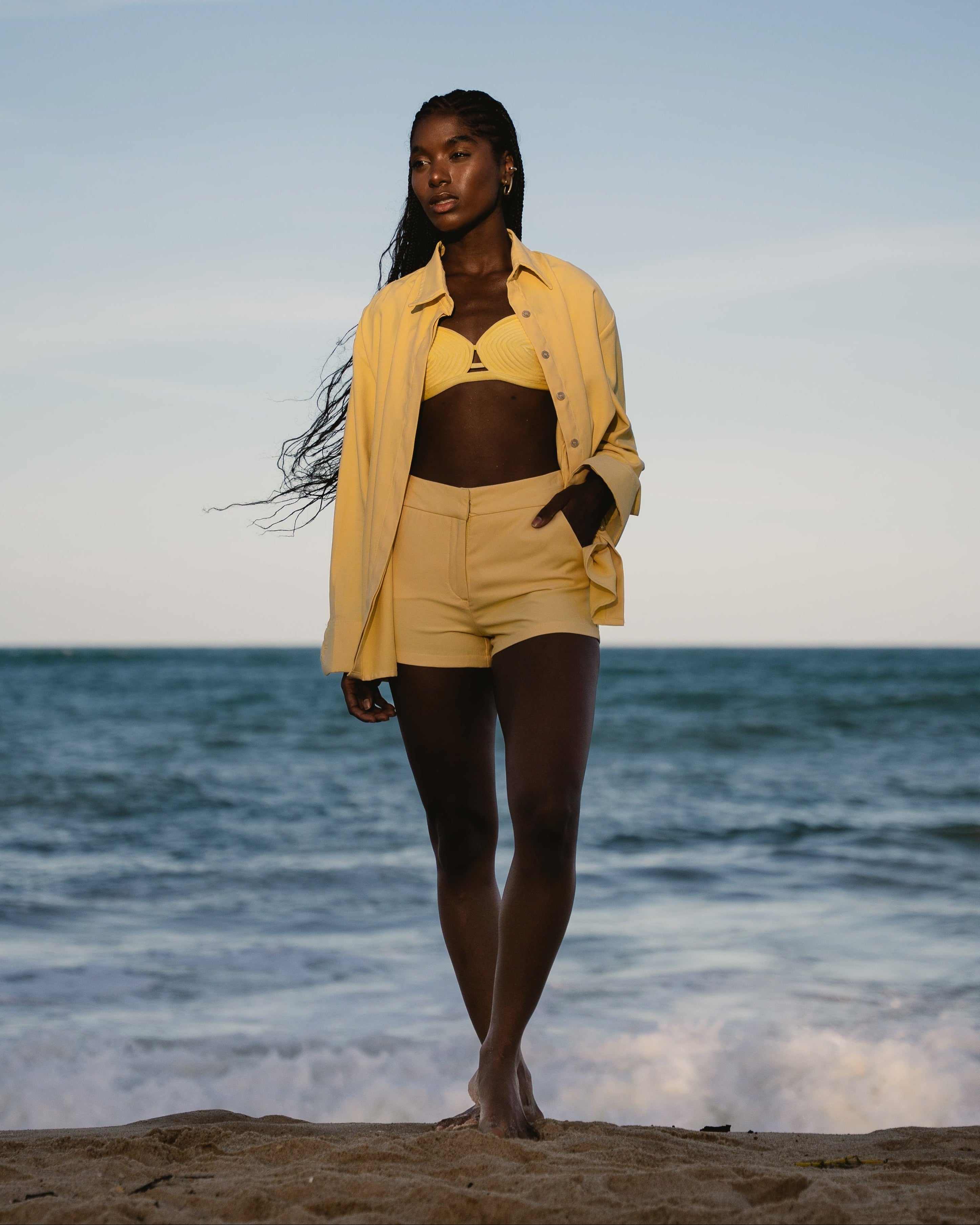 SHORT AMARELO MANTEIGA