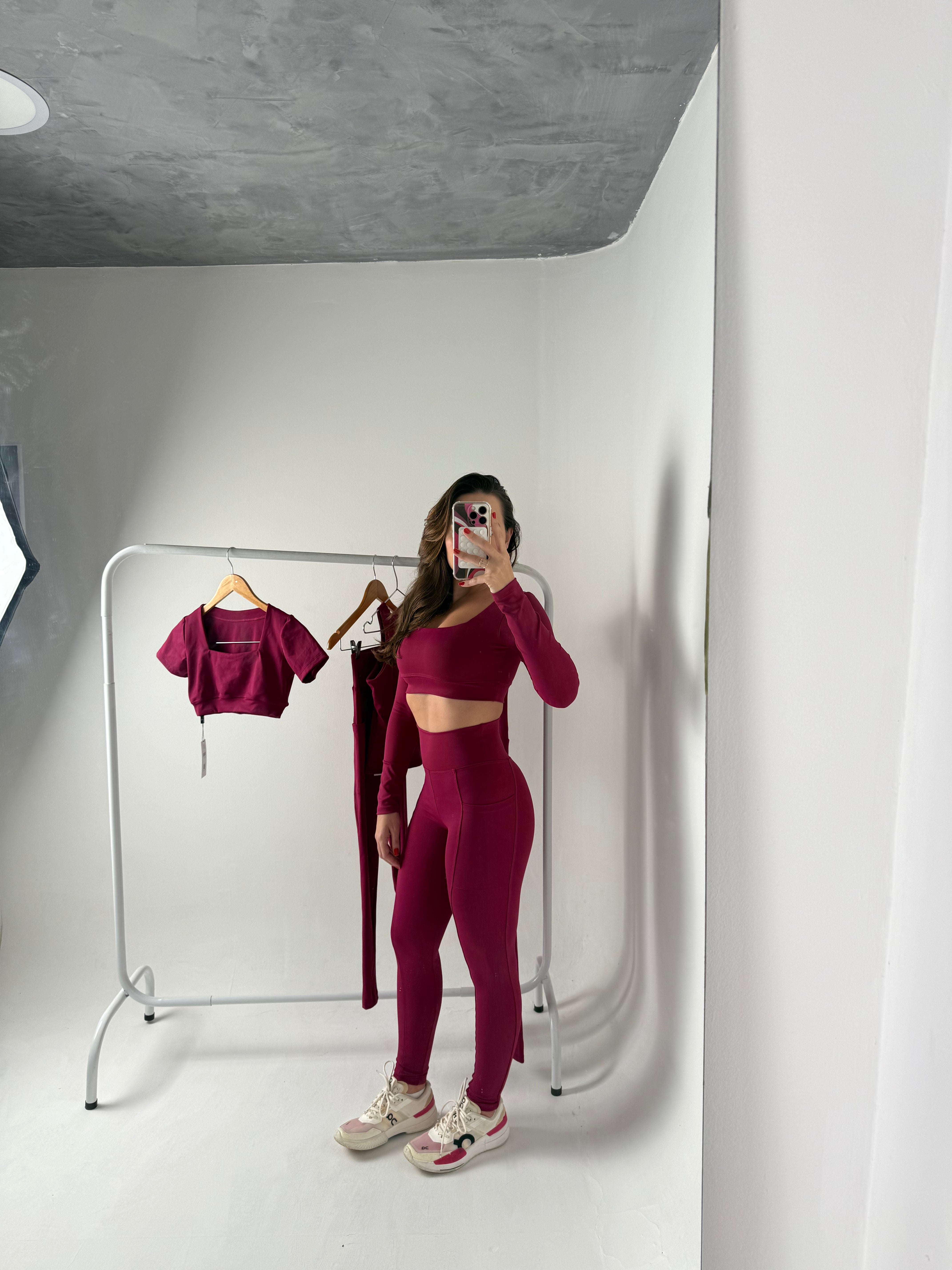 TOP MANGA LONGA CEREJA + CALÇA WORKOUT CEREJA