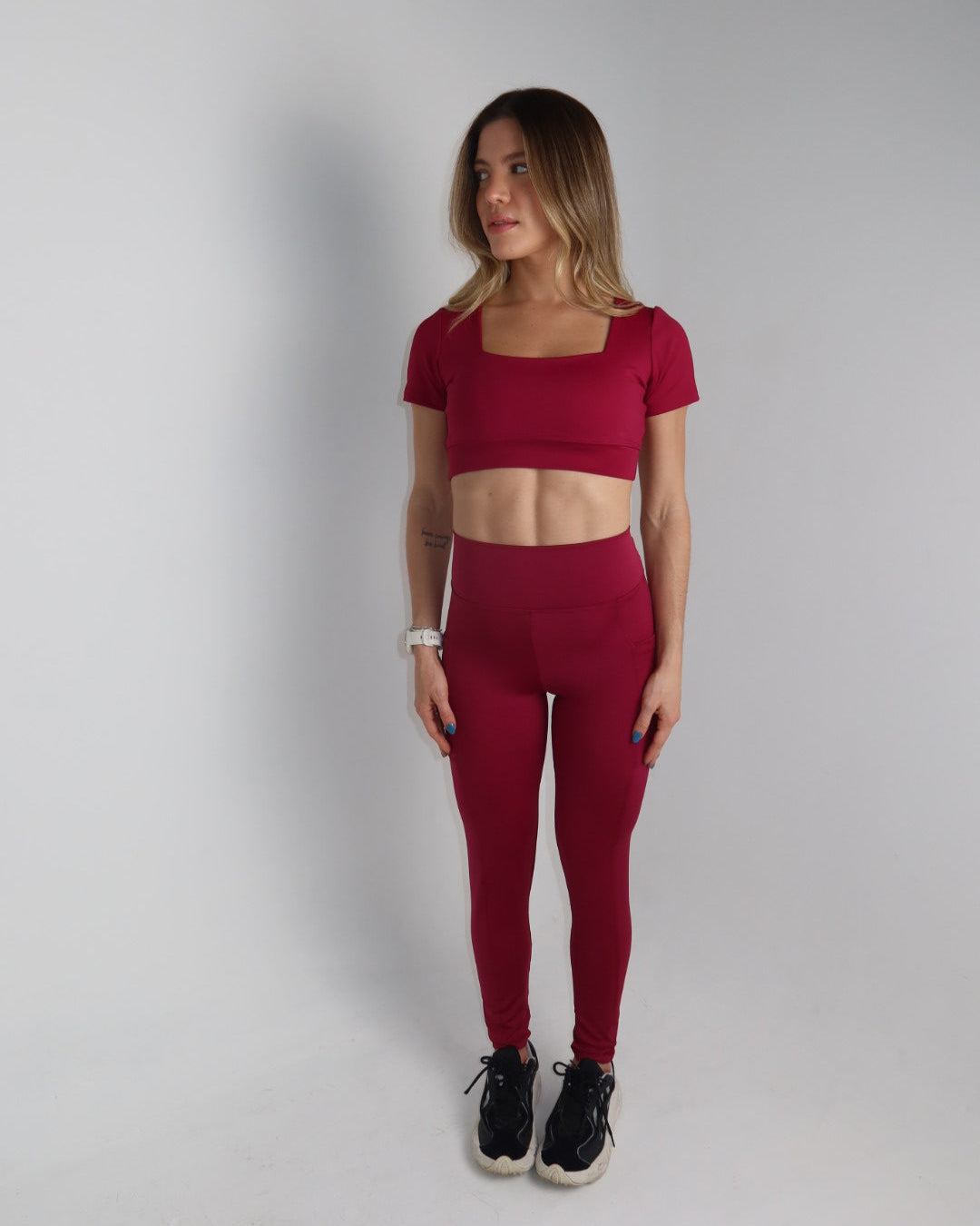 TOP MANGA CURTA CEREJA + CALÇA WORKOUT CEREJA