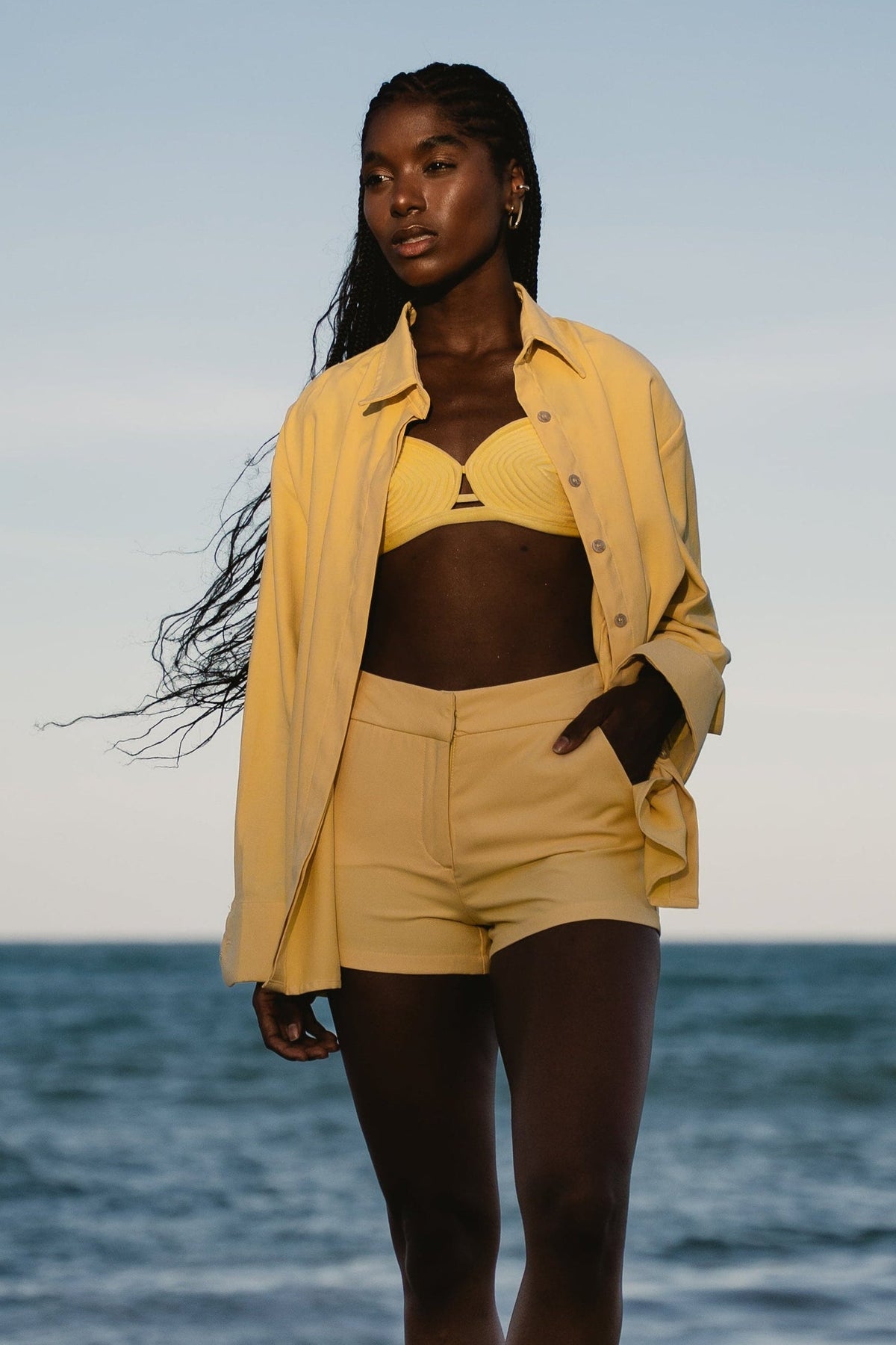 SHORT AMARELO MANTEIGA