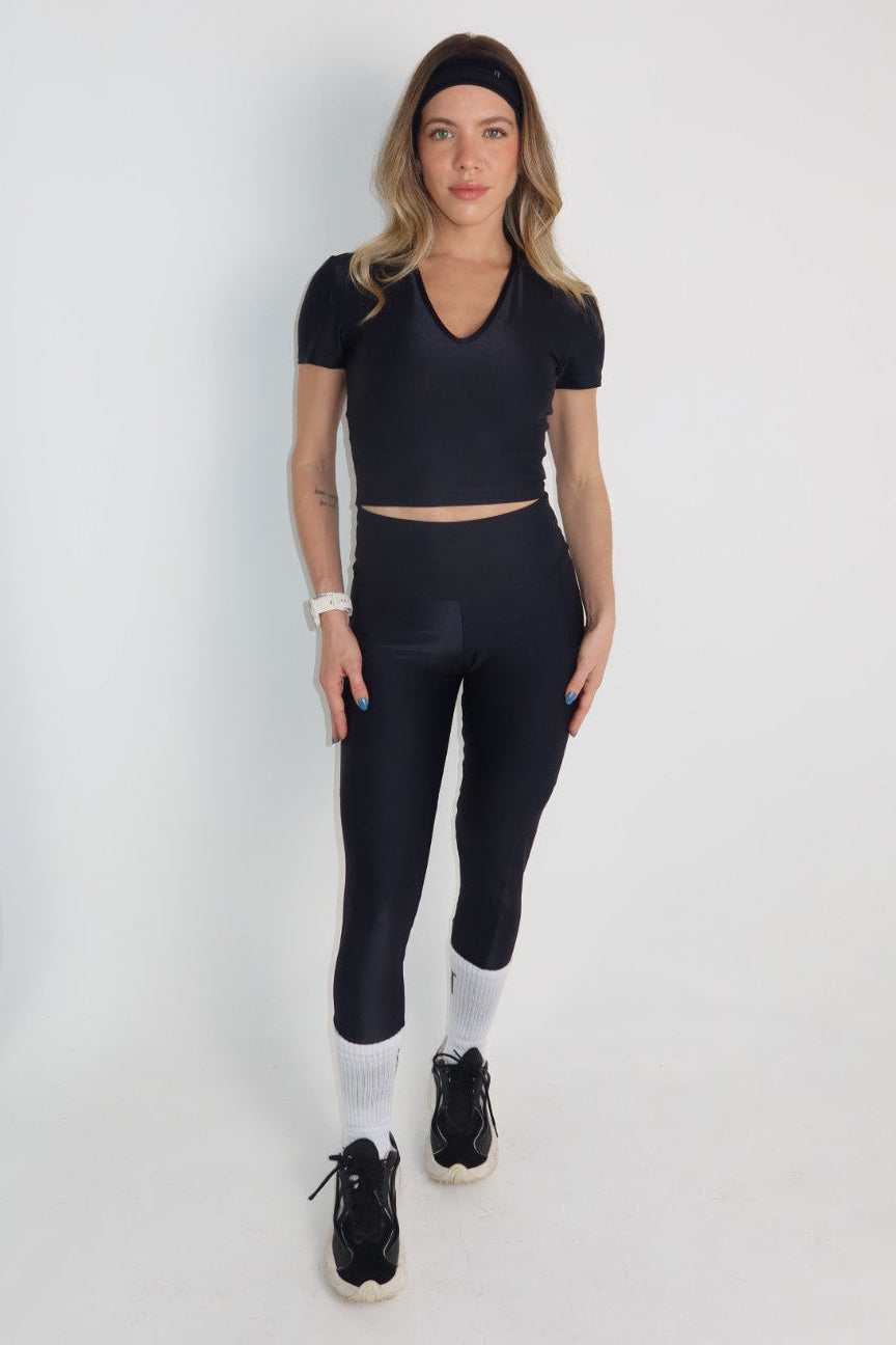 TOP BLUSINHA COM MANGA PRETO